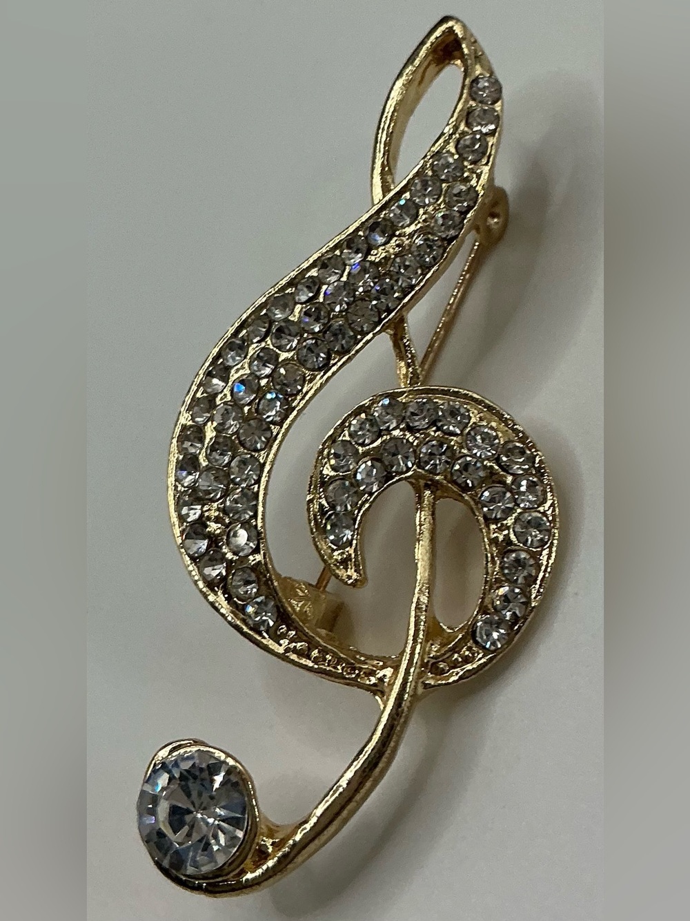 GOLD TONE RHINESTONE TREBLE CLEF BROOCH